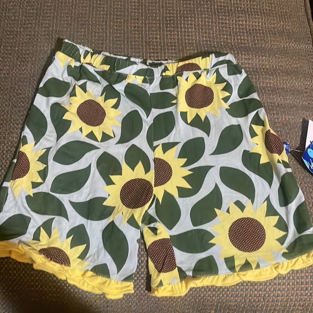 NWT Kickee Pants shorts size Small (6-8) sunflower pattern w/ yellow ruffle edge